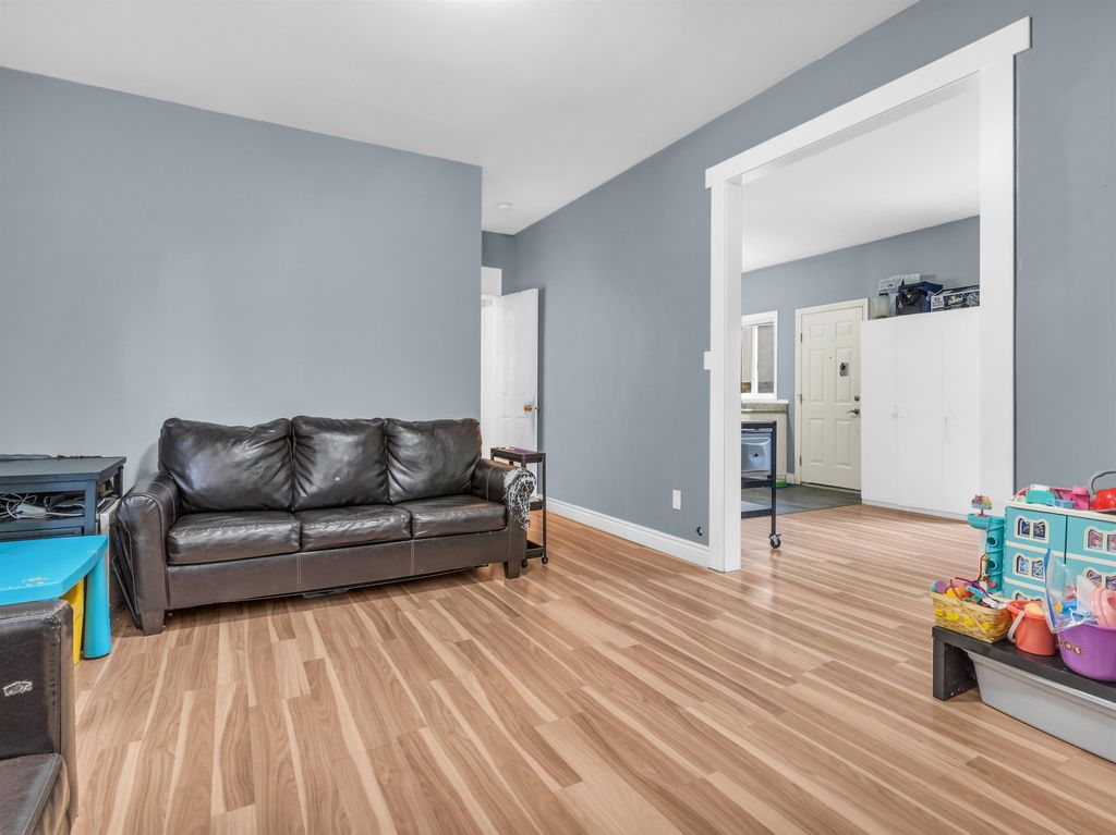 listing image 1102294676392374673