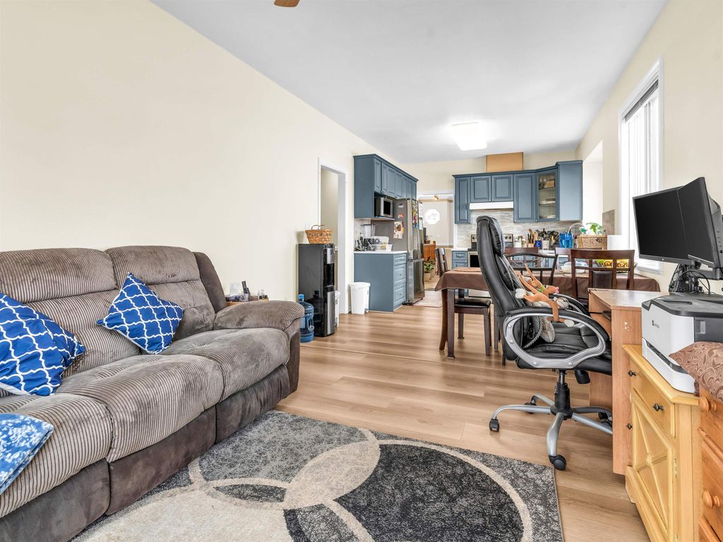 listing image 1104697490919840692
