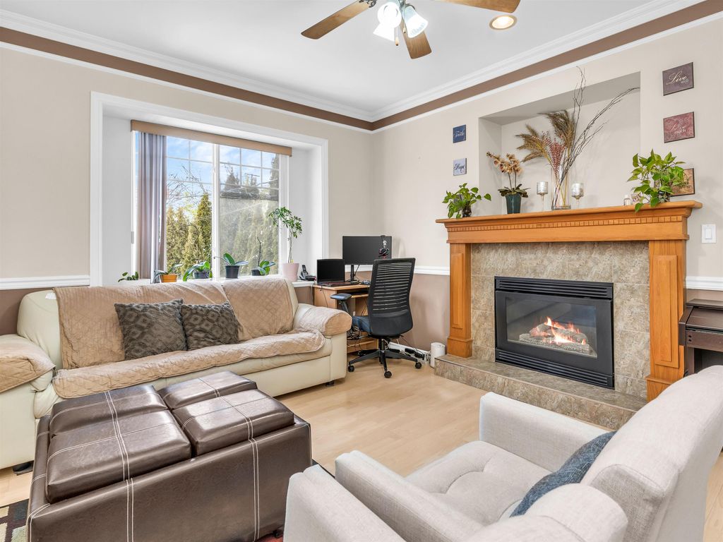 listing image 1105123123960794041
