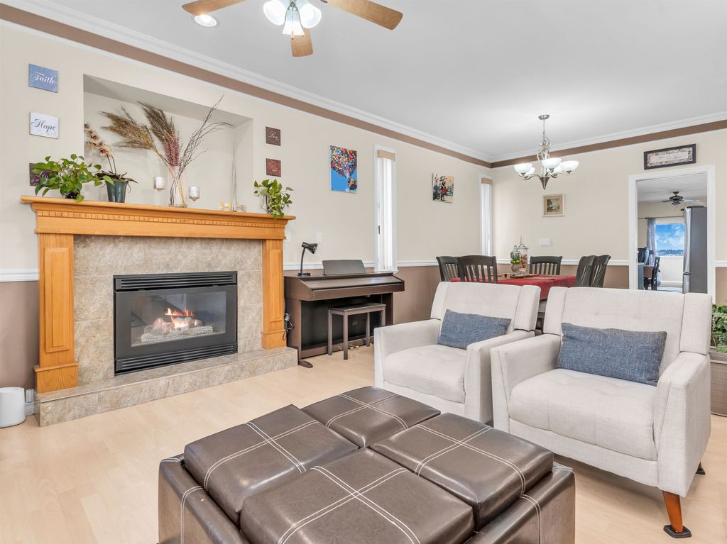 listing image 1104893819491302612