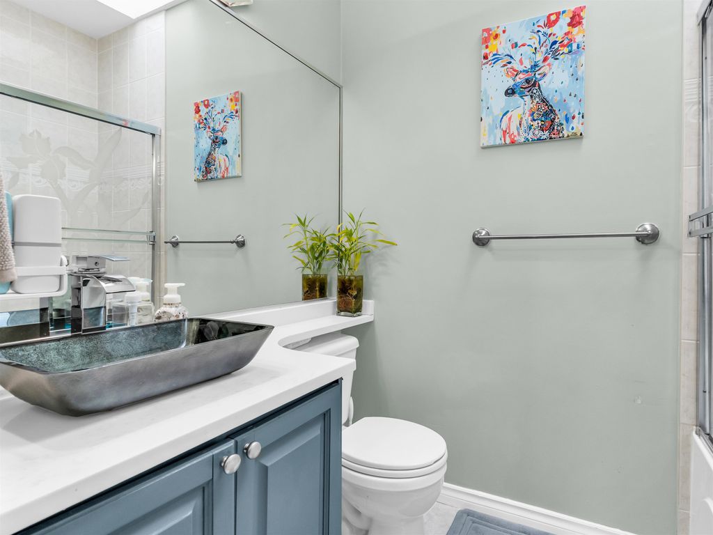 listing image 1104752285307056475