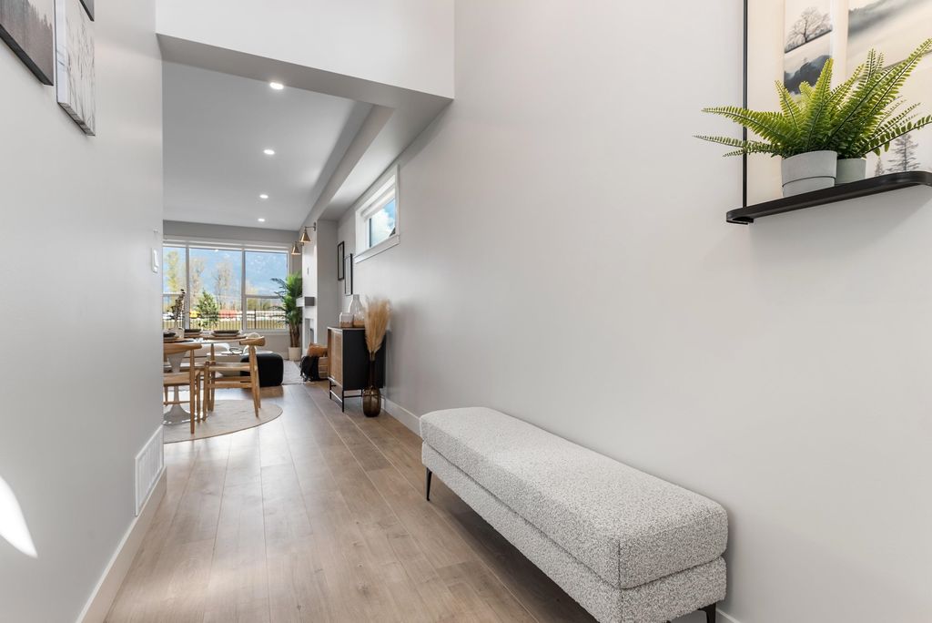 Photo of 44720 Willowstream Road, Chilliwack, BC V2R 6G7 (MLS # R3104254)