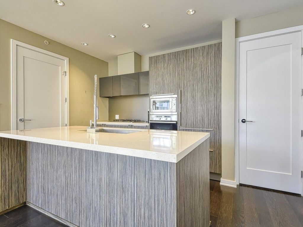 listing image 1109242789623375760