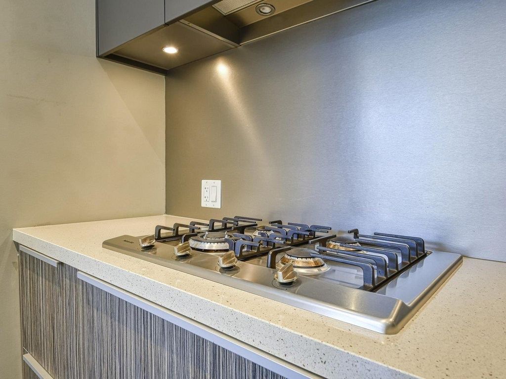 listing image 1101230833319862669
