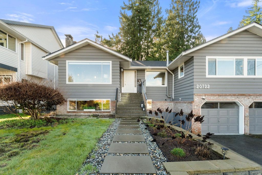 Photo of 20722 46a Avenue, Langley, BC V3A 3J9 (MLS # R3089356)