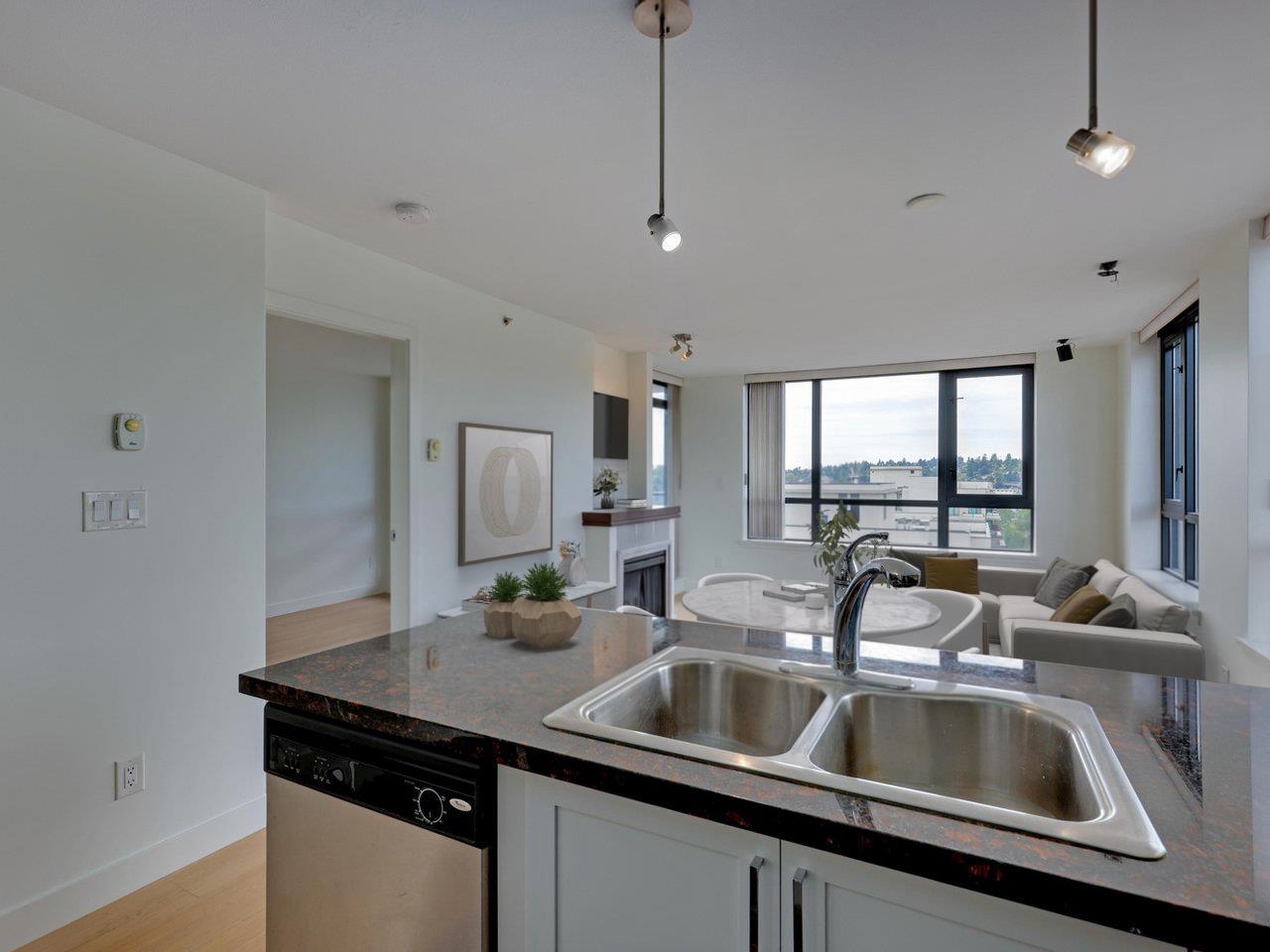 1 Renaissance Square 1607