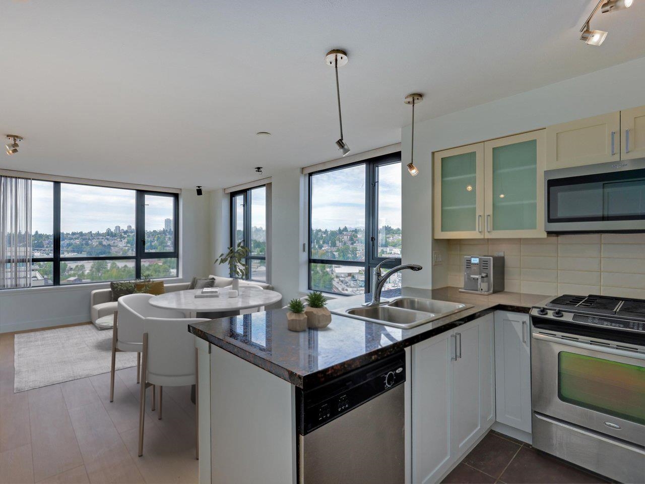 1 Renaissance Square 1607