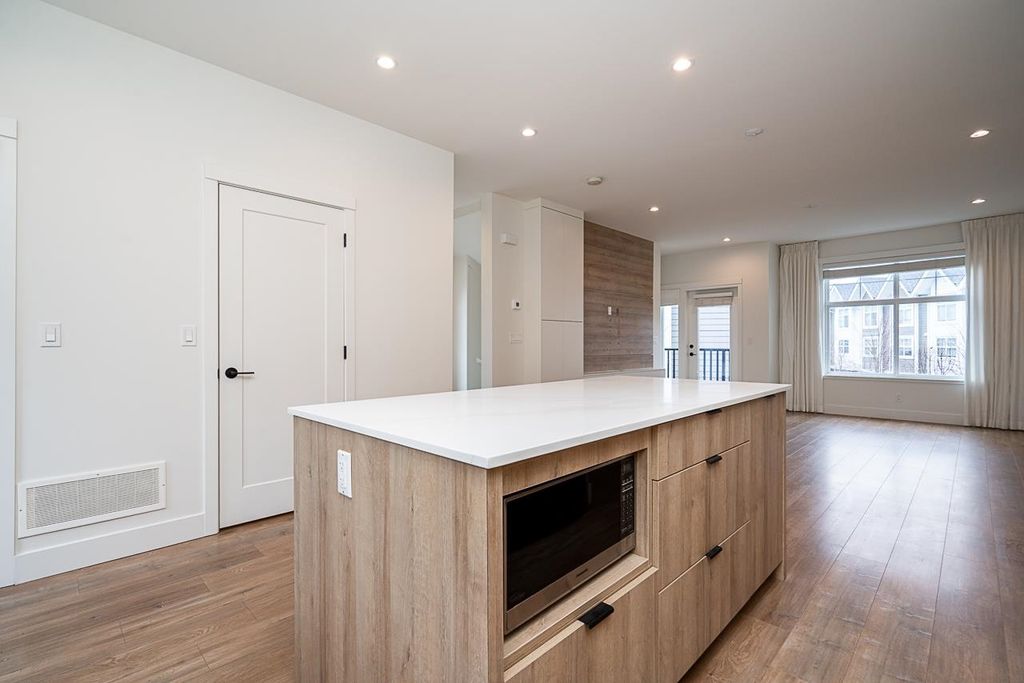 listing image 1108626599309946416