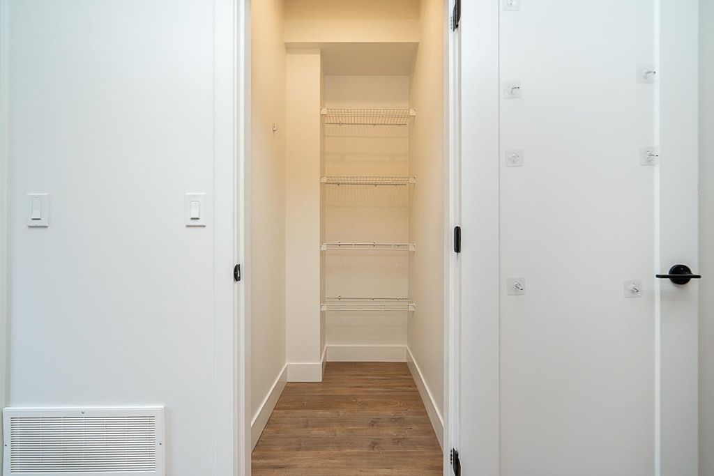 listing image 1105473366731487857