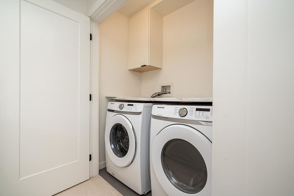 listing image 1104789308001505618