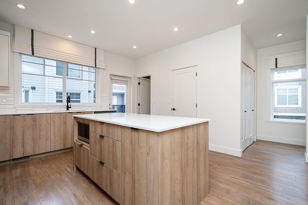 listing image 1101111665758626015