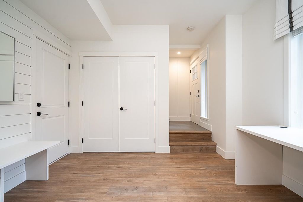 listing image 1102356673981674576