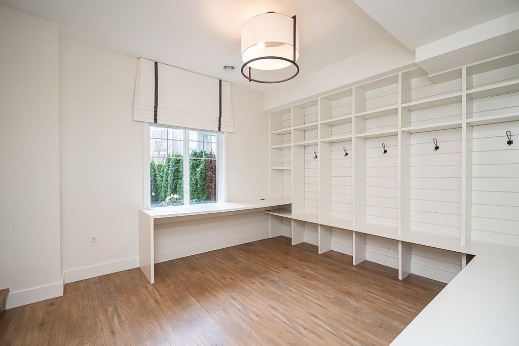 listing image 1109750574646530329