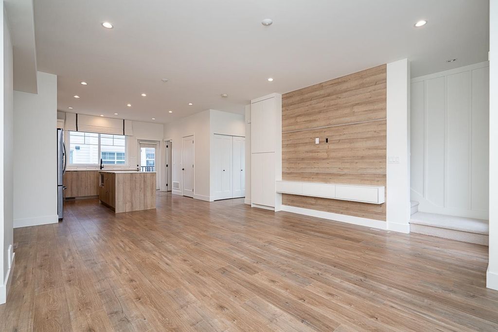 listing image 1102346173449841836