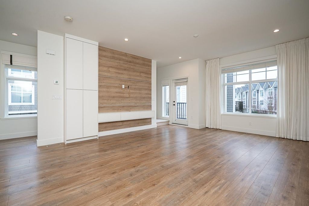 listing image 1101267404295596254