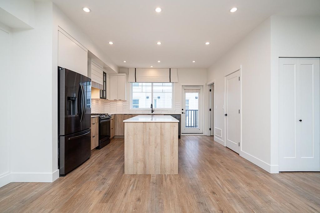 listing image 1101285496544171537