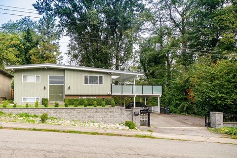 4383 Pinewood Crescent Burnaby BC V5G 2J7