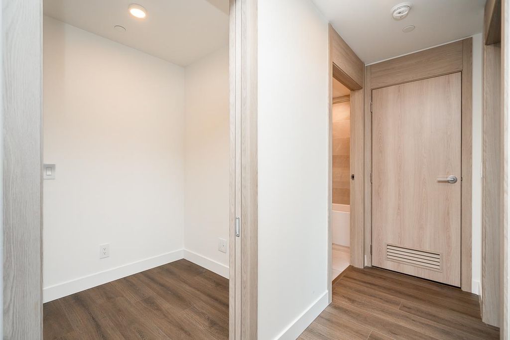 listing image 1105033350632621278