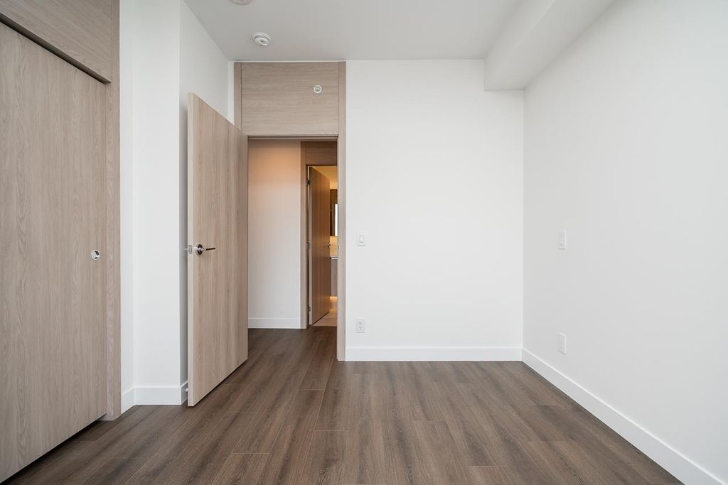 listing image 1108750104636713344