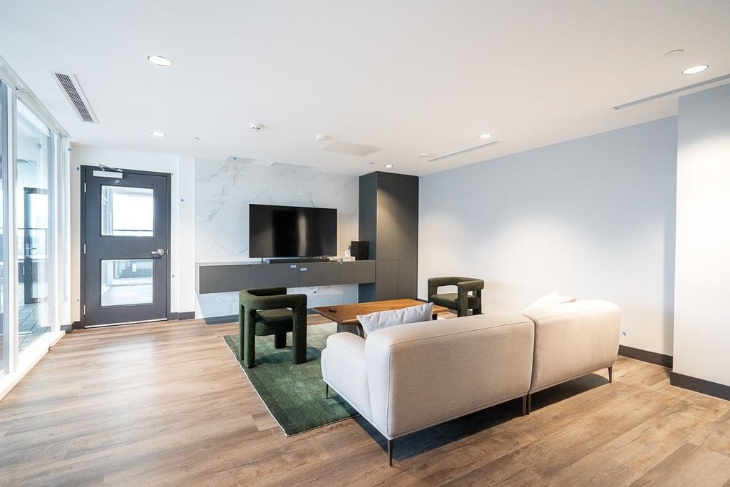 listing image 1109089257674753398