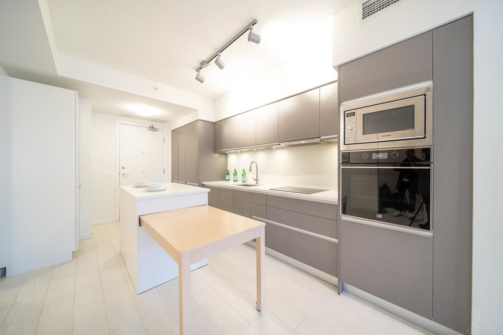 listing image 1101812082341244830