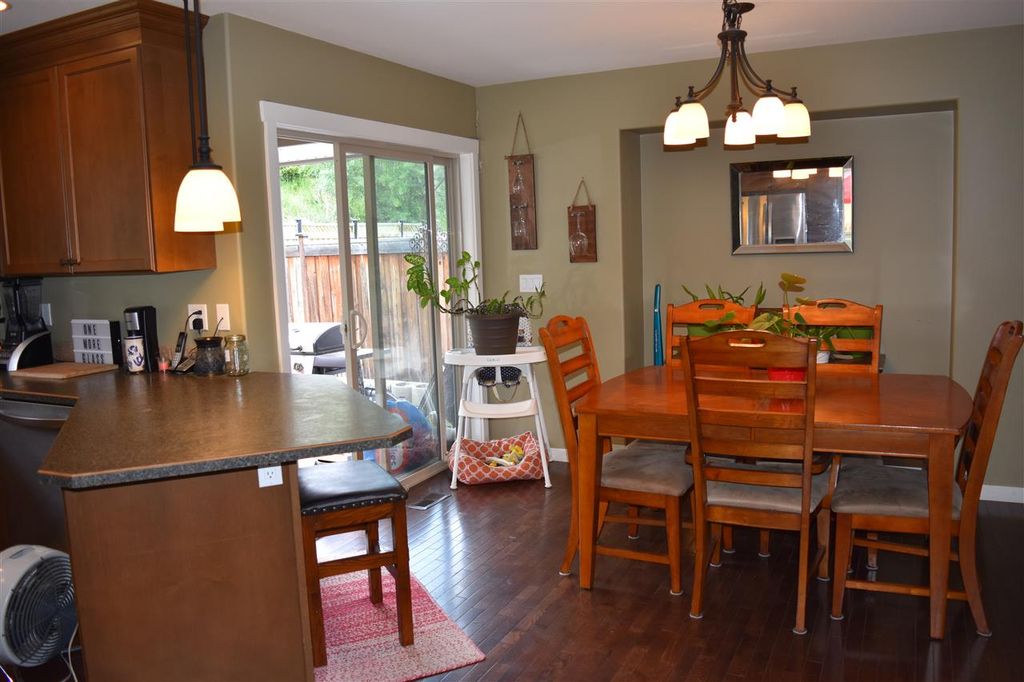 listing image 1100363693236544002