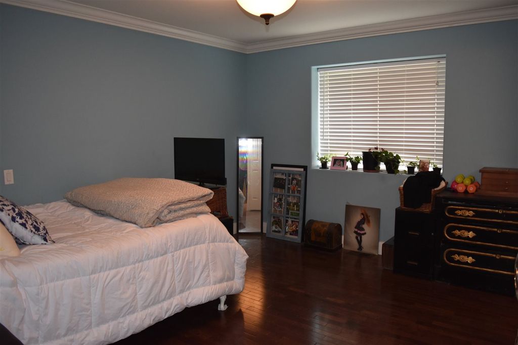 listing image 1100070601430997656