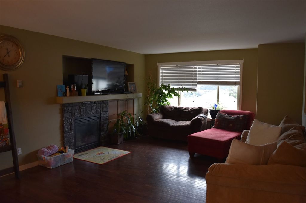 listing image 1106103101076250690