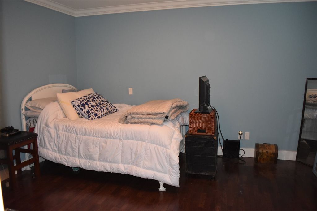 listing image 1105100565470647578
