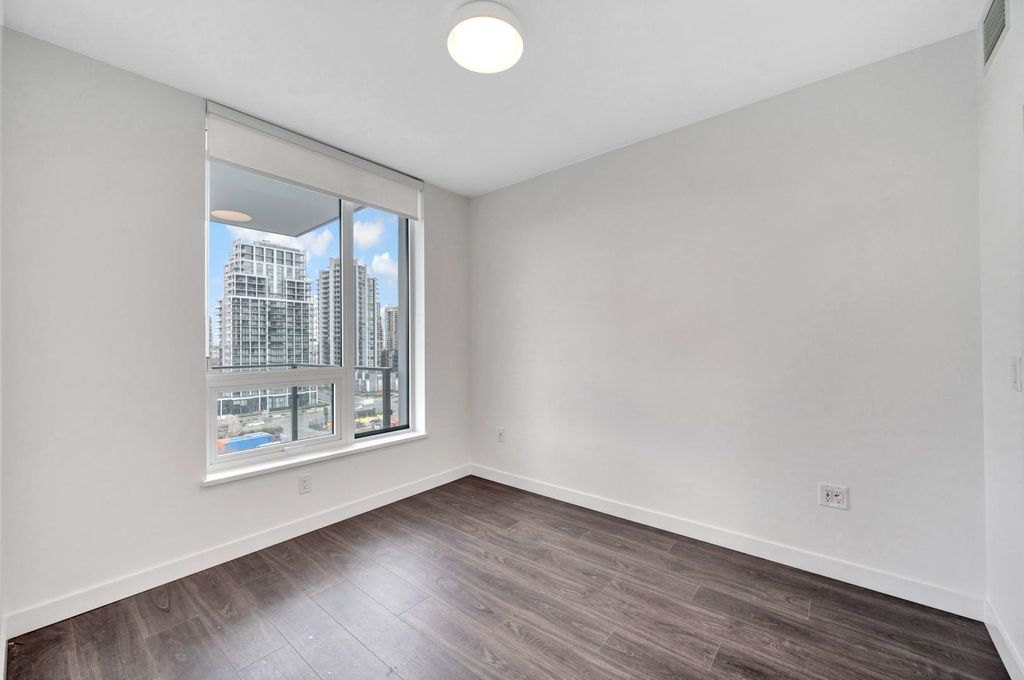listing image 1105128075796771389