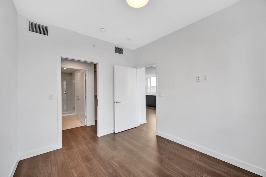 listing image 1102199862123410797