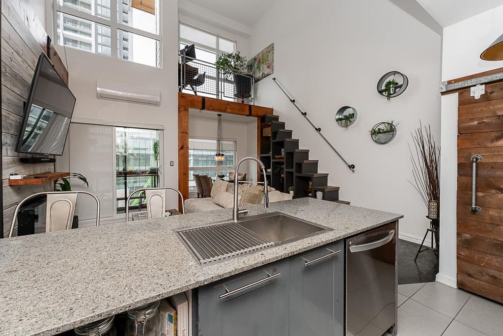 listing image 1108873791407326566