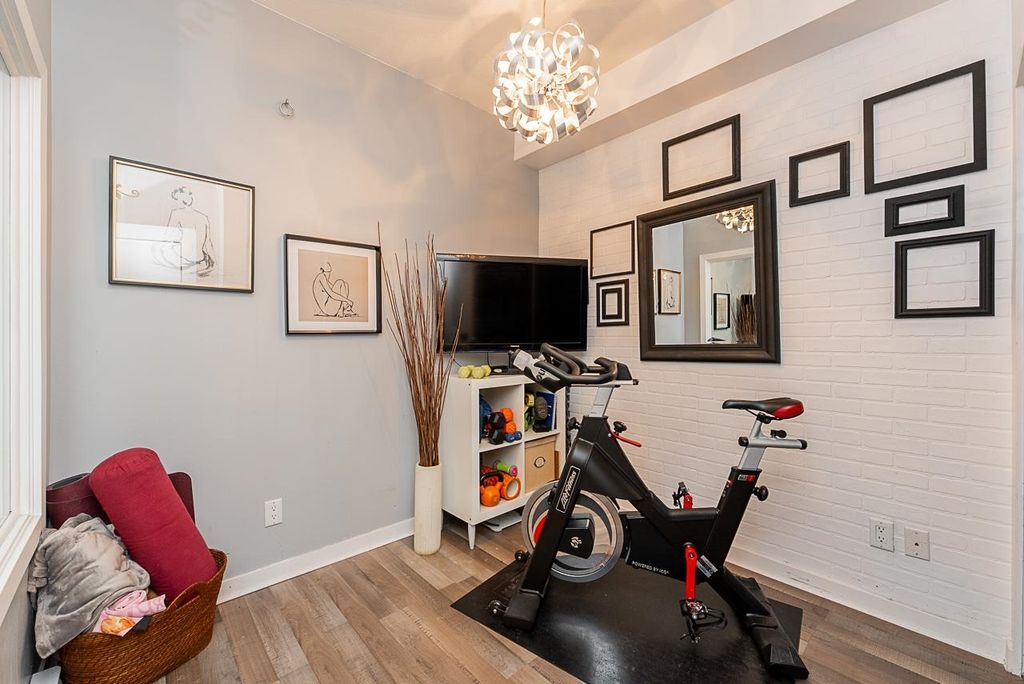 listing image 1104141254303306360