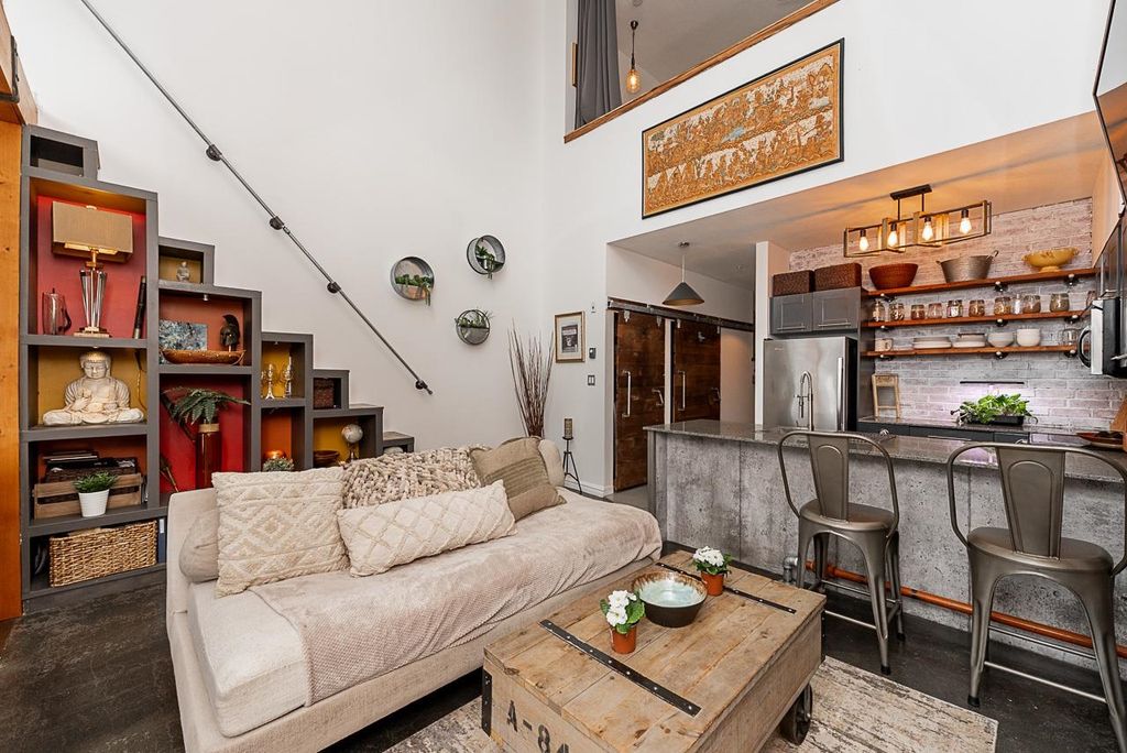 listing image 1109883017052790093