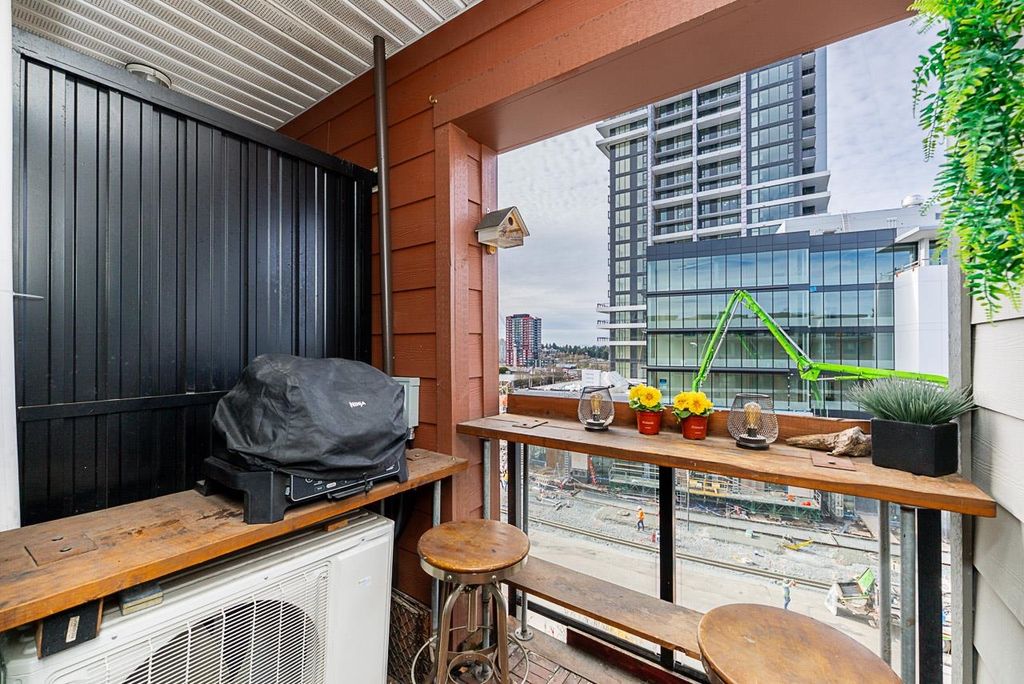 listing image 1102454454105618301