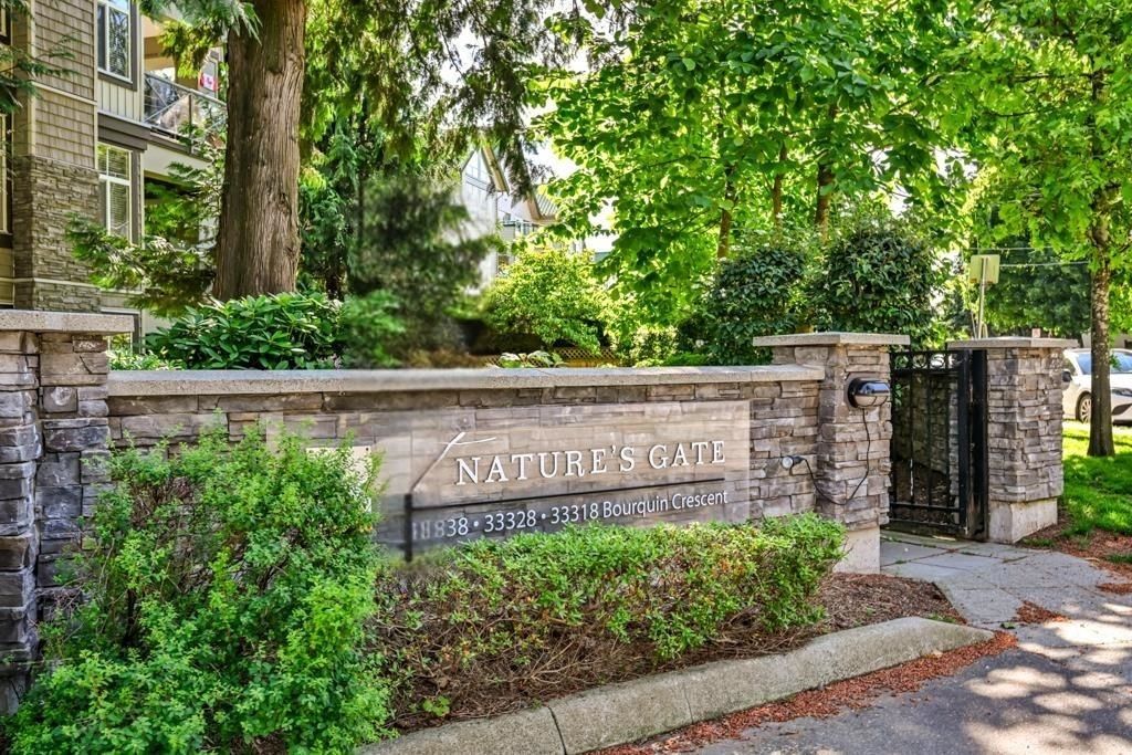Photo of 33318 E Bourquin Crescent #213, Abbotsford, BC V2S 0A6 (MLS # R3137006)