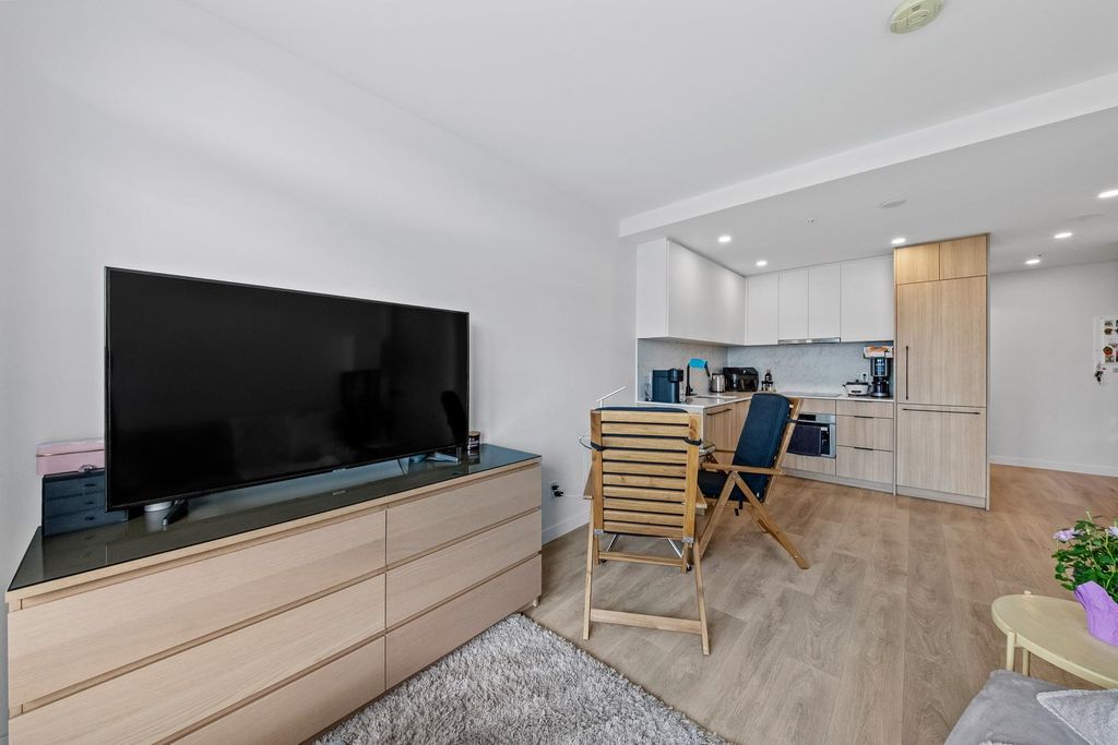 listing image 1103059938902385754