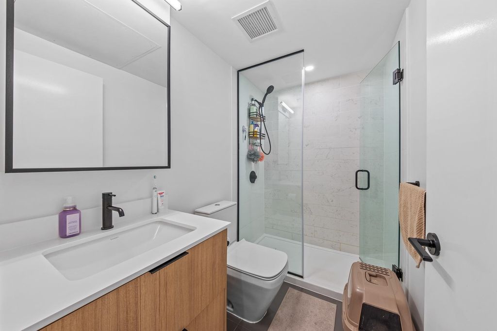 listing image 1109829335534270080