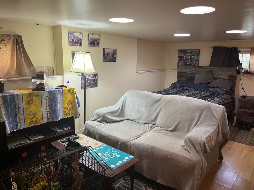 listing image 1103447300220815693