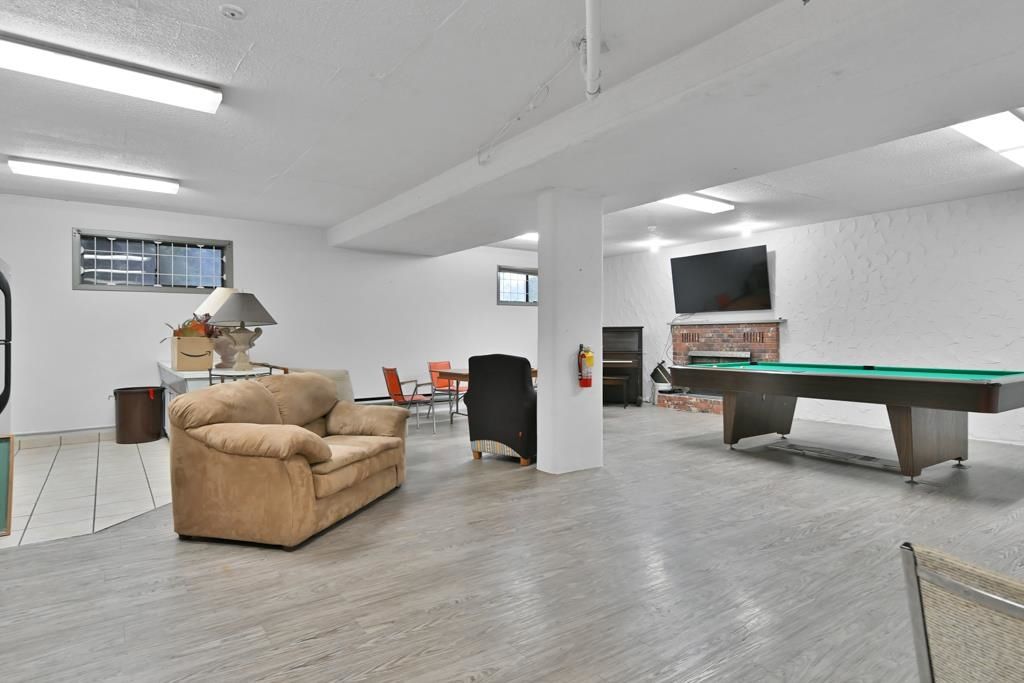 listing image 1102729051008206421