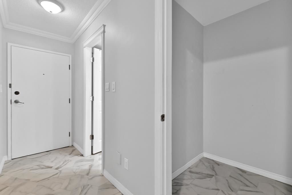 listing image 1102434821635695750