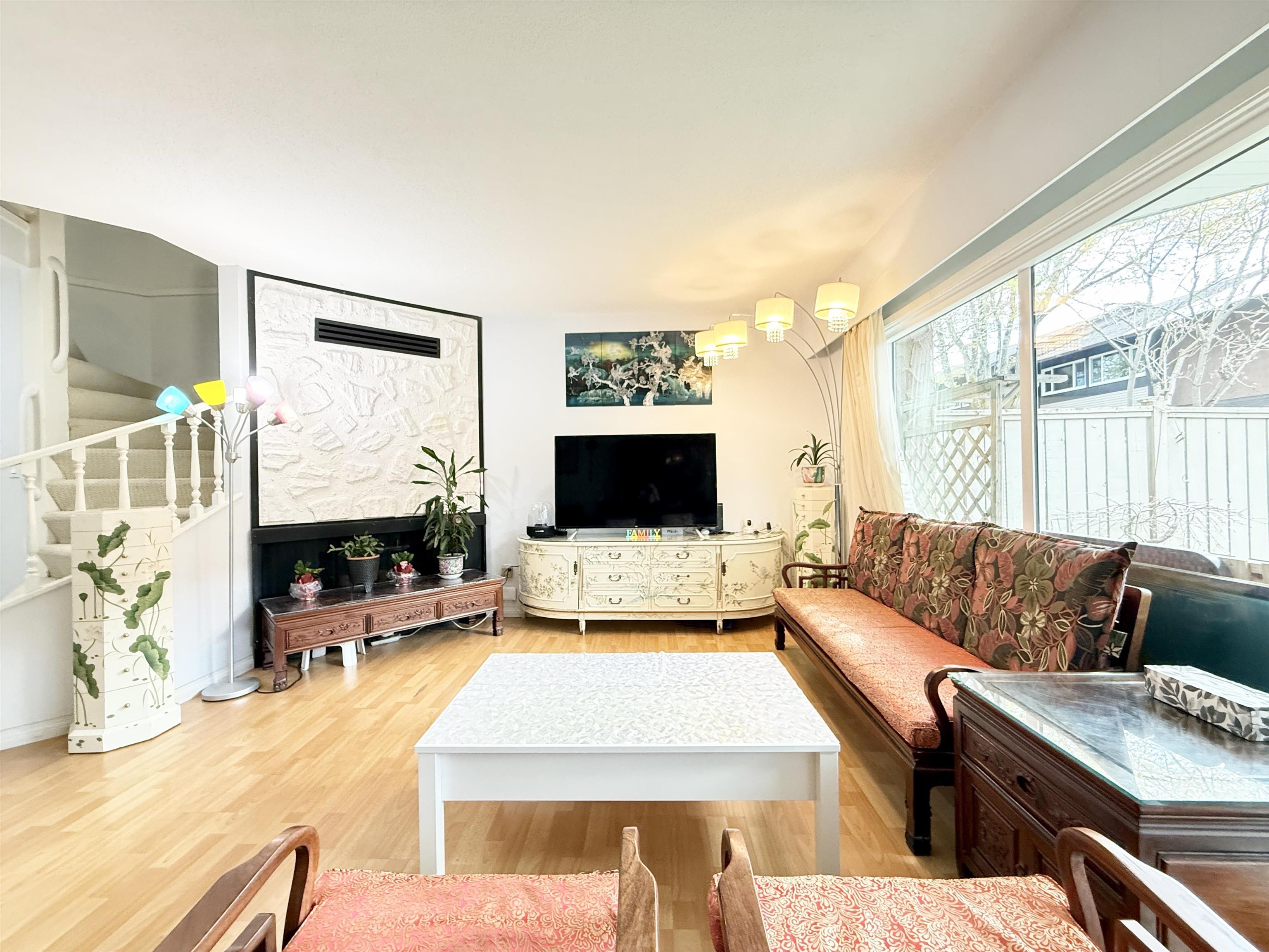 10011 Swinton Crescent 27