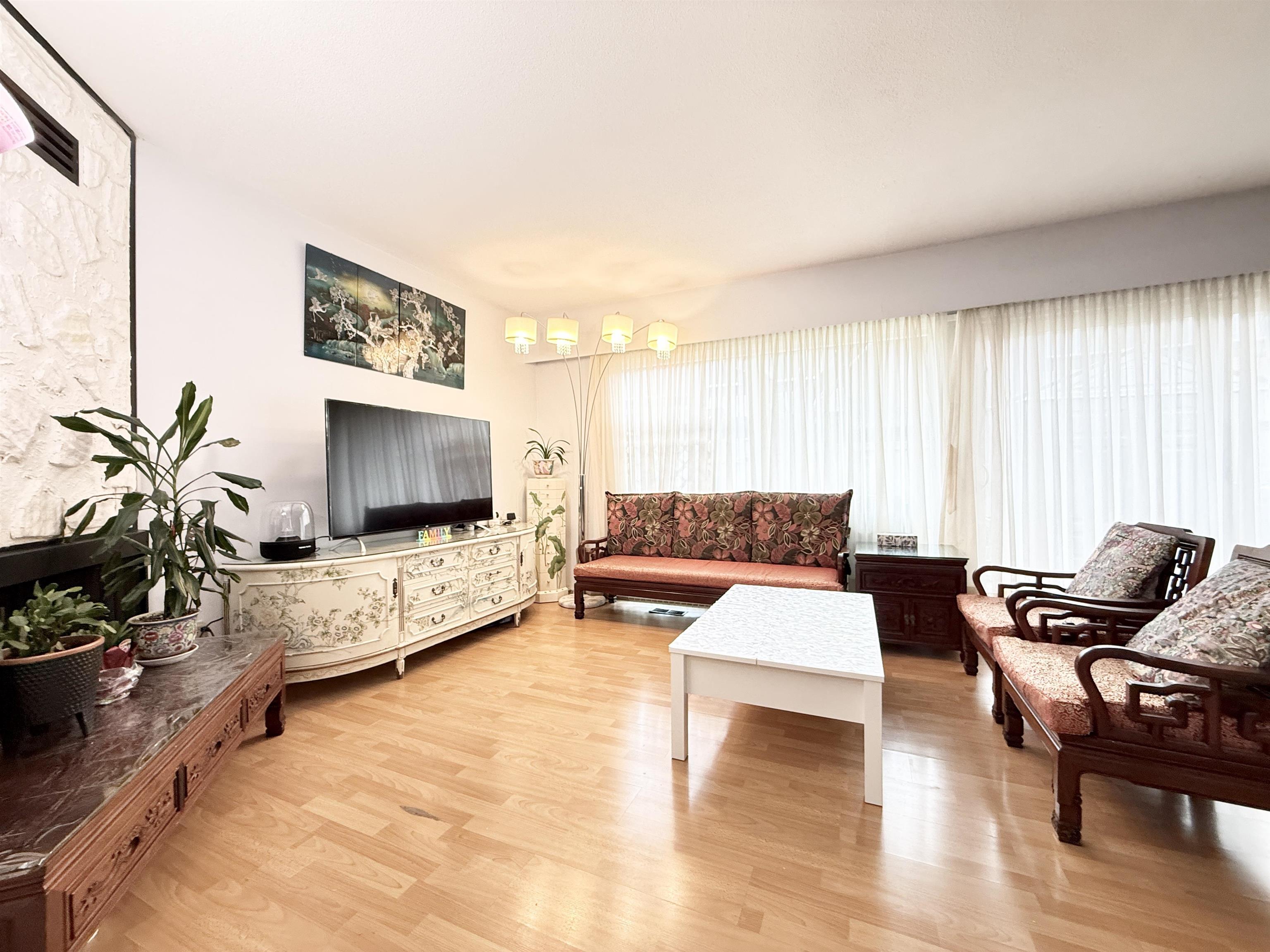 10011 Swinton Crescent 27