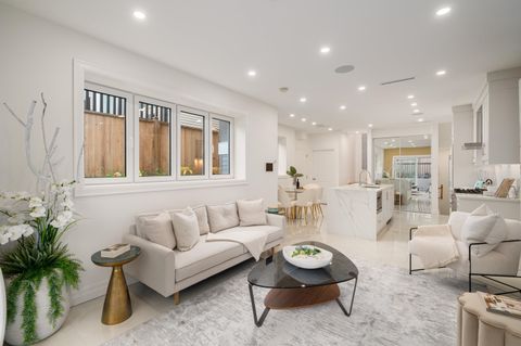 2523 W 8th Avenue Vancouver BC V6K 2B3