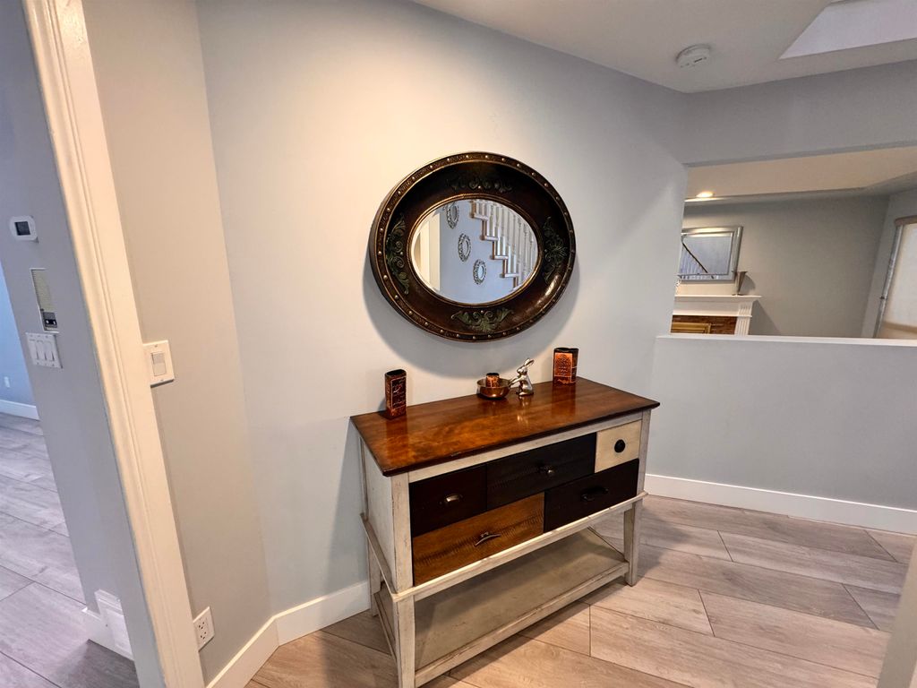 listing image 1100035419502888020
