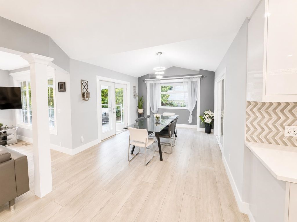 listing image 1100452239663633033
