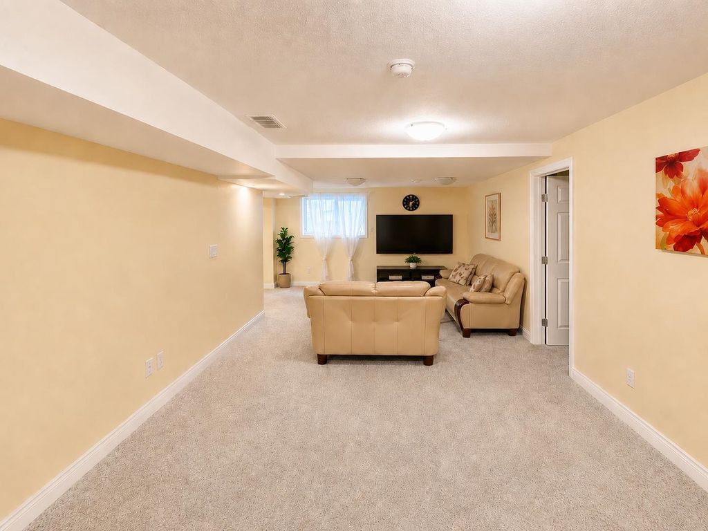 listing image 1100385236090636544
