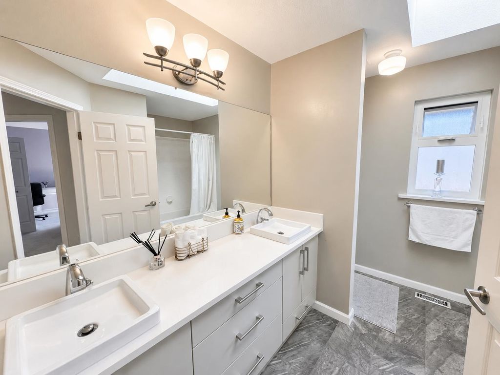 listing image 1108374208174561274