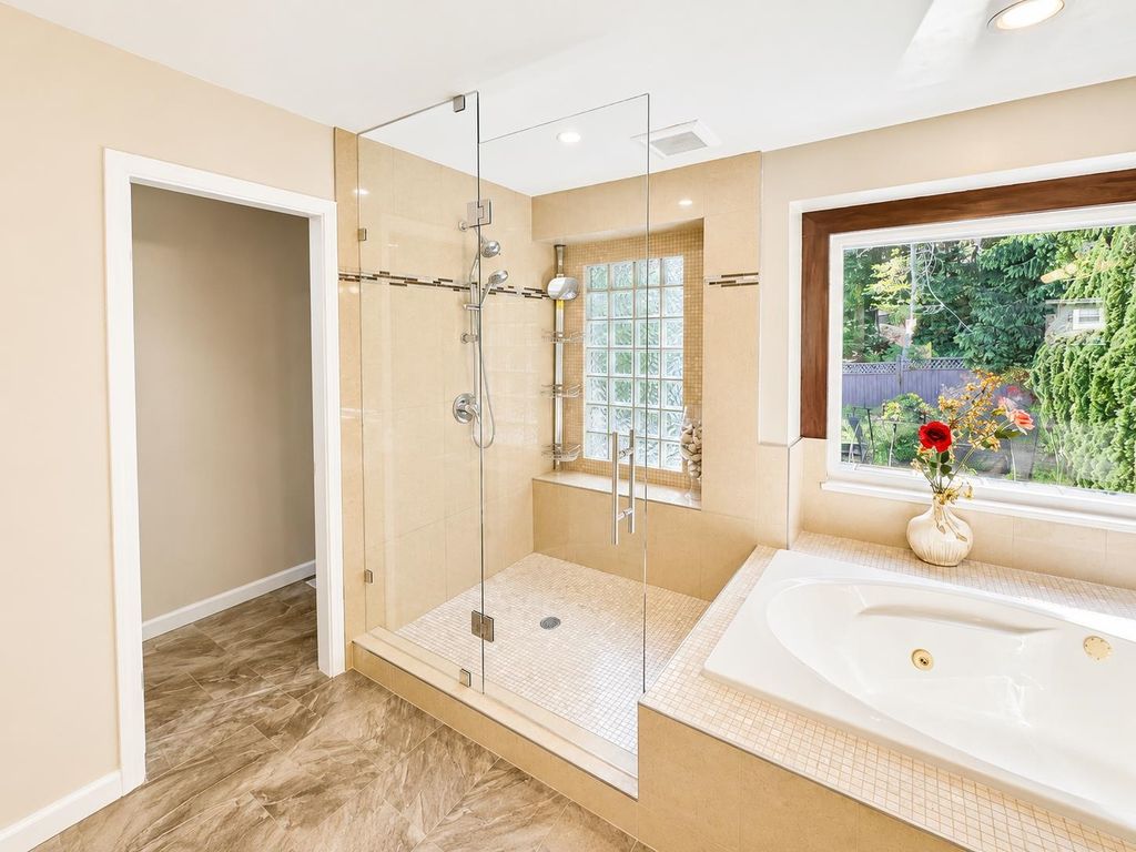 listing image 1102369645625751759