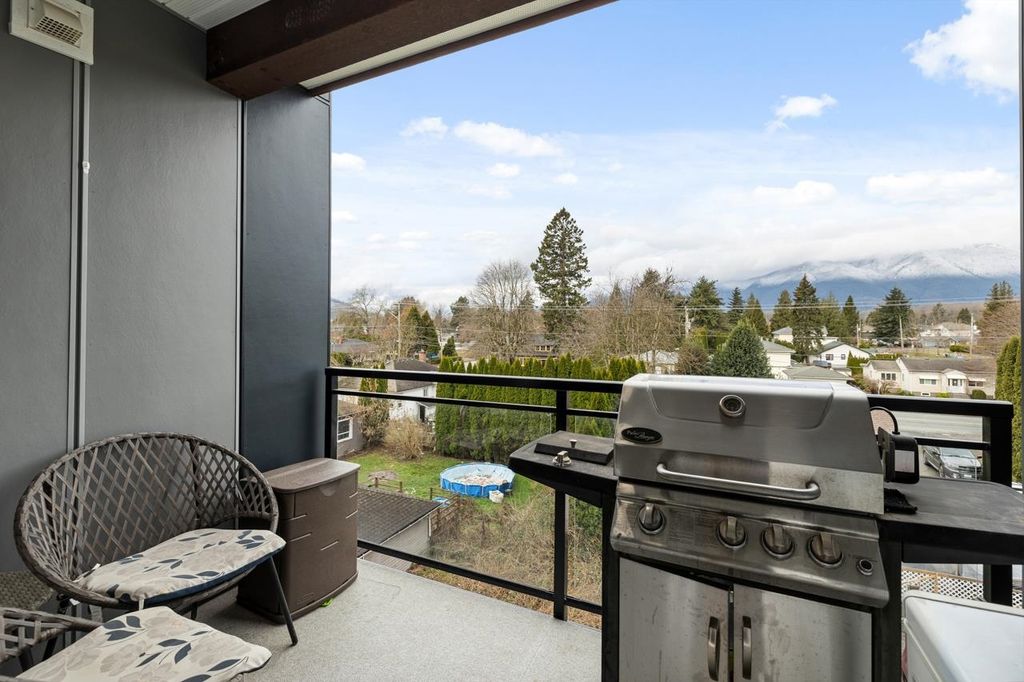 Photo of 9450 Robson Street #309, Chilliwack, BC V2P 4E4 (MLS # R3094631)